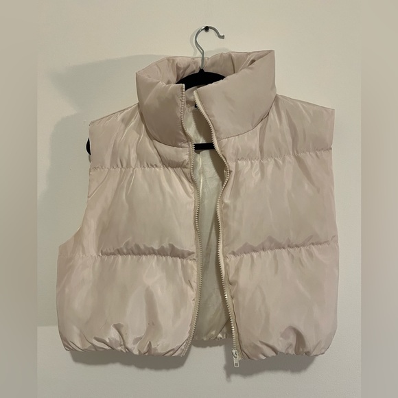 Beige Cropped Puffer Vest - Picture 2 of 3